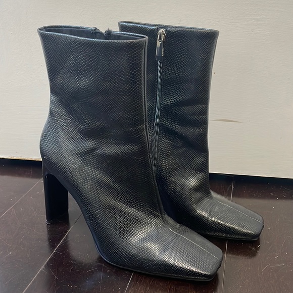 Zara black booties worn once - Picture 1 of 3